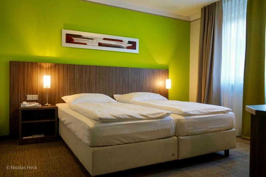 Hotel Ambiente Walldorf 왈도르프 외부 사진